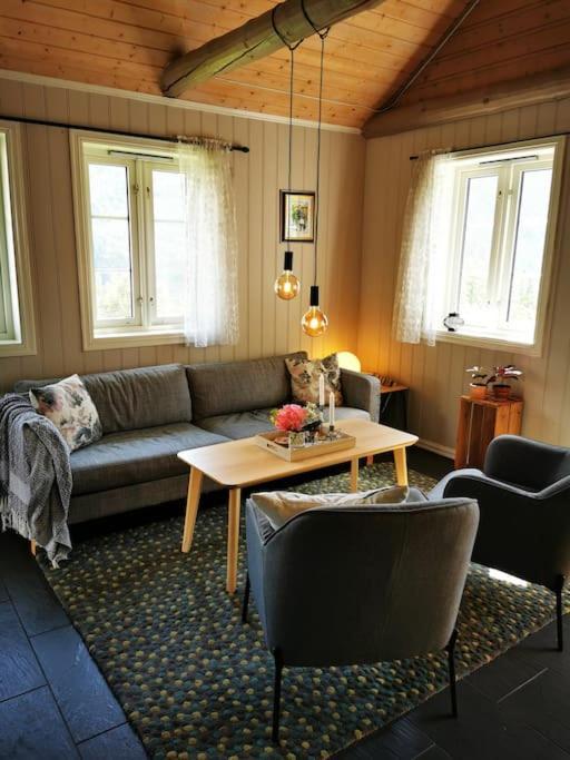 蔲庞格Nydelig Lite Hus Med Egen Vedfyrt Baksteovn.别墅 外观 照片